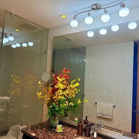 Moderno 1504 Apartment *